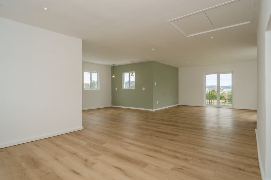 6 Bedroom Property for Sale in Meadowsteads Western Cape